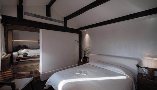 Luxury Suite, Courtyard View