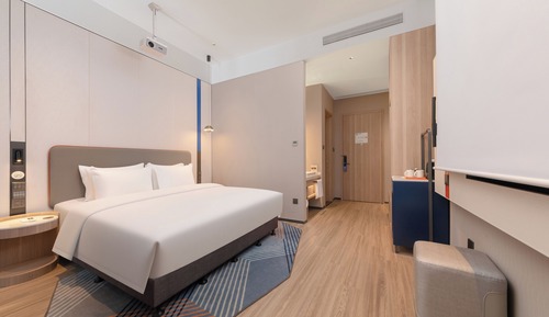 Standard Room, 1 King Bed (Projection screen)
