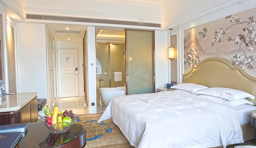 Business Room, 1 King Bed, City View