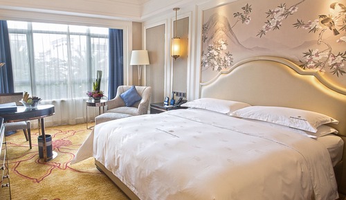 Deluxe Room, 1 King Bed