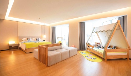 Family Room, 1 King Bed, Non Smoking