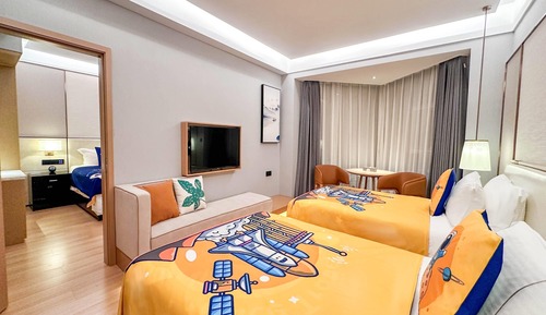 Family Suite, Multiple Beds, Non Smoking, Connecting Rooms