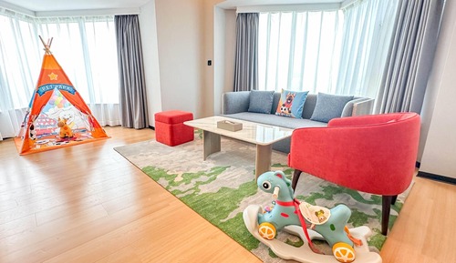 Deluxe Suite, 1 King Bed, Non Smoking (Parent-Child Theme)