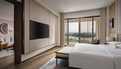 Suite, 1 King Bed