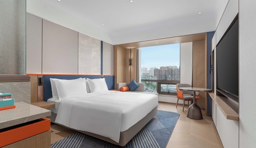 1 King Standard Extra Floor Space