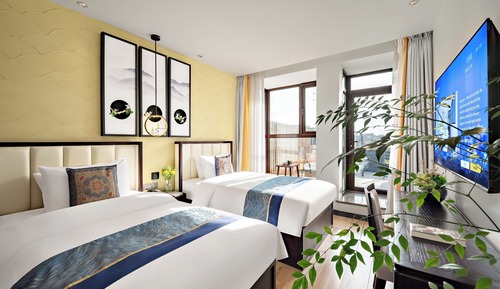 Chinese Classic Terrace Quadruple  Family Room with One King Bed and Two Single Beds