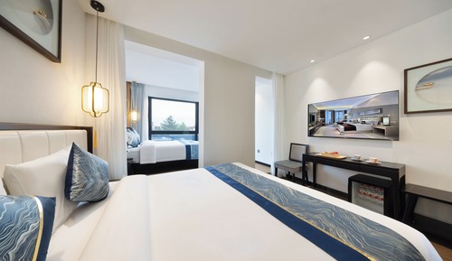 Hutong View Two Double Beds Quadruple Room with Balcony