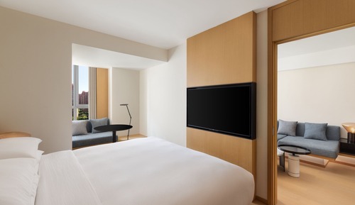 Executive Studio Suite, 1 Queen Bed, Non Smoking, City View