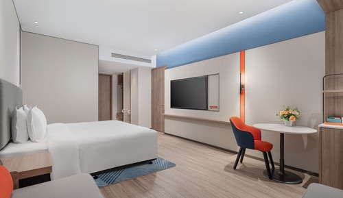 Standard Room, 1 King Bed, Balcony