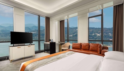 Room, 1 King Bed, Non Smoking (Full River View)