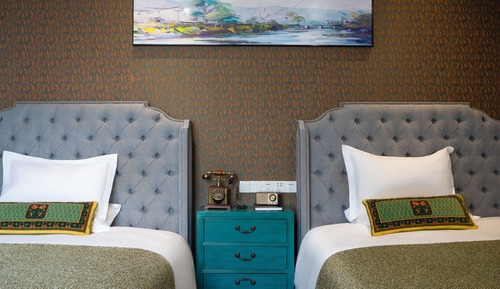 Signature Quadruple Room, 2 Queen Beds, Courtyard View, Ground Floor