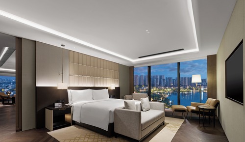 Suite, 1 King Bed (Ambassador)