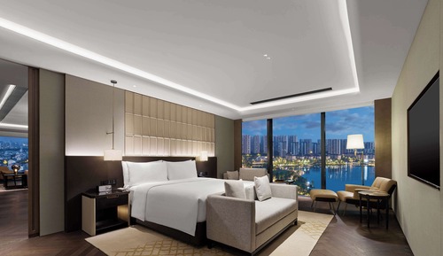 Basic Room, 1 King Bed, Lake View