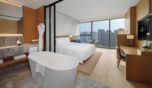 Deluxe Room, 1 Queen Bed