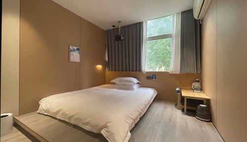 Elite Room