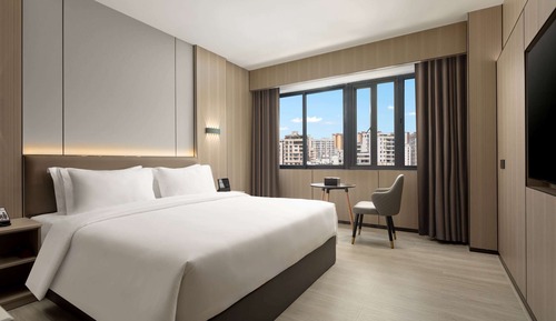 Superior Room, 1 King Bed, Smoking