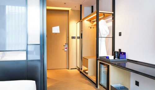 aloft, Basic Room, 1 King Bed