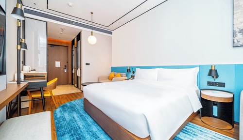 Room, 1 King Bed (Snack Bar)