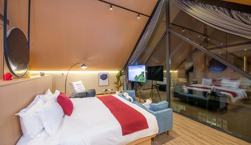 Honeymoon Room