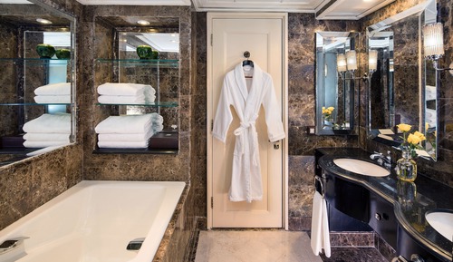 Deluxe Room, 1 King Bed, City View