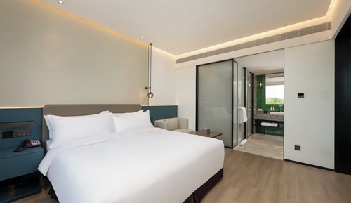 Suite, 1 Bedroom (East Wing)
