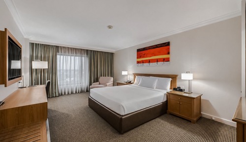 Superior King, (7 Nights Parking Included Package)