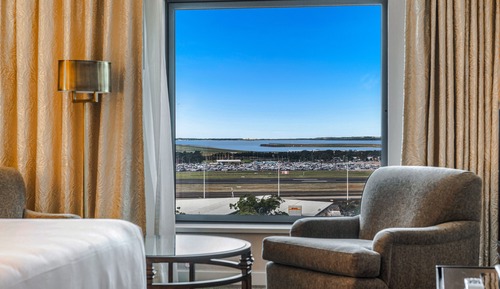 Deluxe King, Airport View