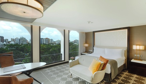 Club Room, 1 King Bed, Smoking, Club Lounge Access