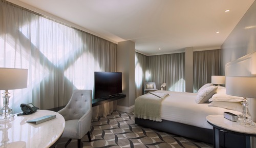 Premium Room, 1 King Bed, Corner