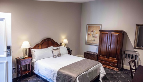 Queen Accessible Room