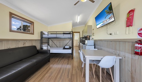 Family Studio Cabin (Pet friendly)