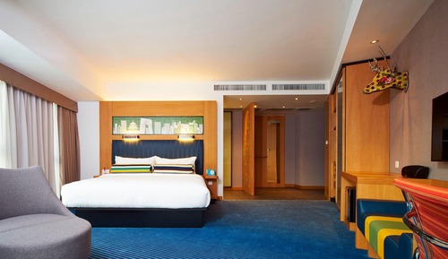 Suite, 1 King Bed, Lake View