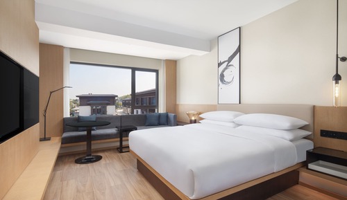 Standard Room, 1 King Bed