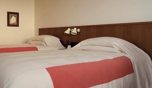 Twin Room (Street)