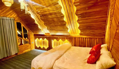 Deluxe Double Room, Balcony, Hill View