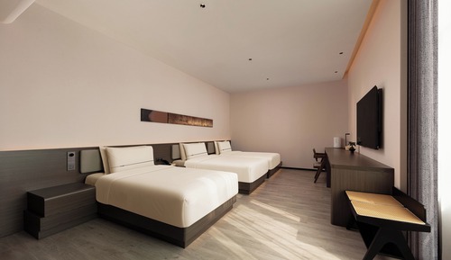 Signature Triple Room, City View