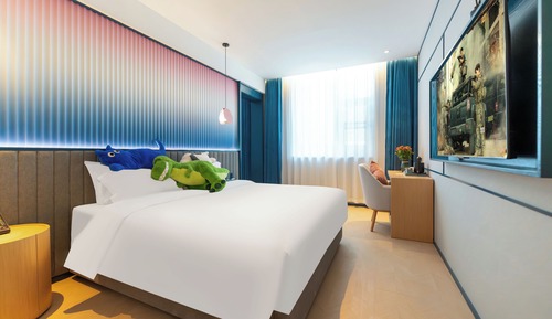 Family Triple Room, City View