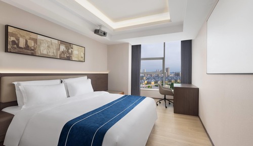 Room, 1 King Bed, Smoking, City View