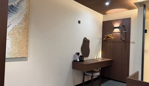 Senior Double Room, Hill View