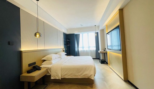 Luxury Suite, City View