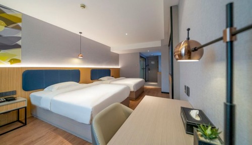 Superior Twin Room, City View
