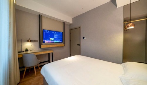 Luxury Suite, City View