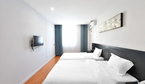 Superior Twin Room, City View