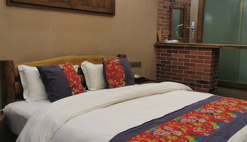 Standard Double Room, 1 Queen Bed, Non Smoking, Hill View