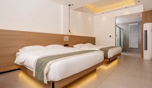 Signature Suite, Courtyard View