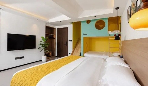 Senior Suite, Hill View