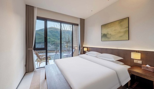 Romantic House, Hill View