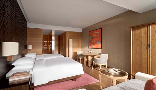 2 Twin Beds, City View