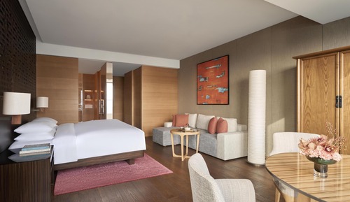 1 King Bed, City View