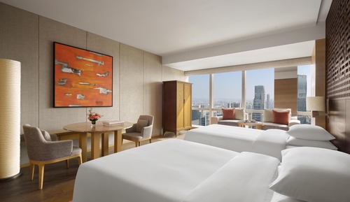 2 Twin Beds, Skyline View